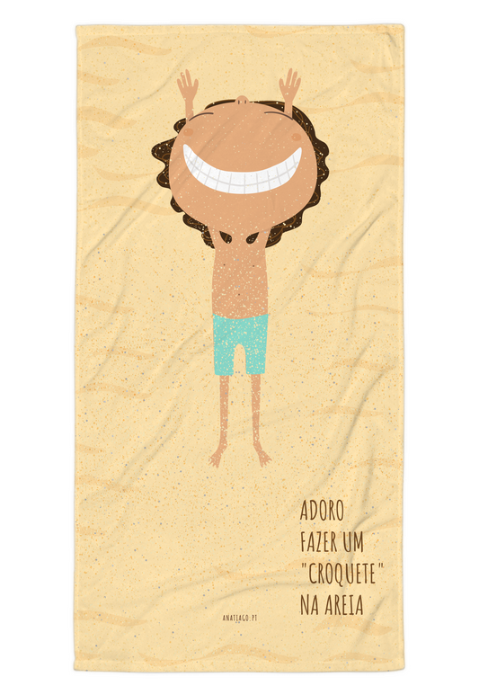 toalha de praia personalizada onde podes criar a tua própria personagem - tema criança - menino a  fazer croquete na areia
